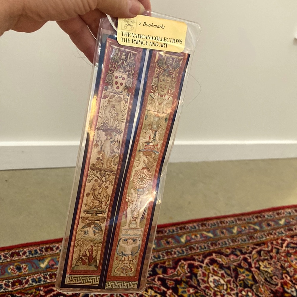 Vintage 1970s Vatican shop
Silk Bookmark Set unopened and perfect.